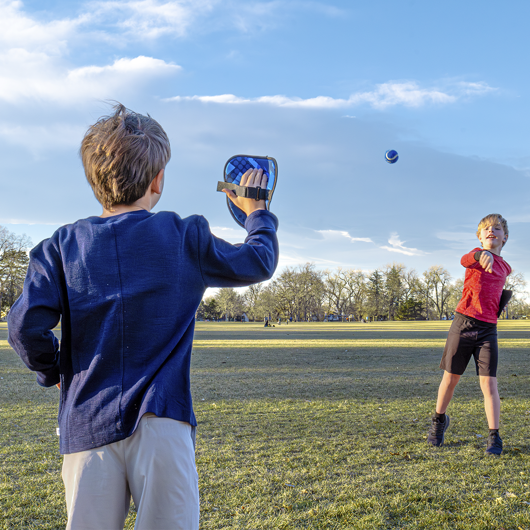 Juego de lanzar y atrapar pelota